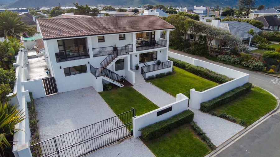 9 Bedroom Property for Sale in Westcliff Western Cape